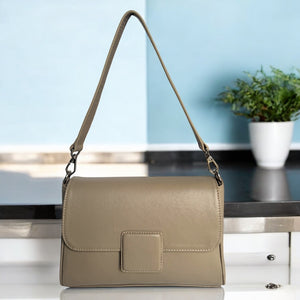 Camelia Taupe